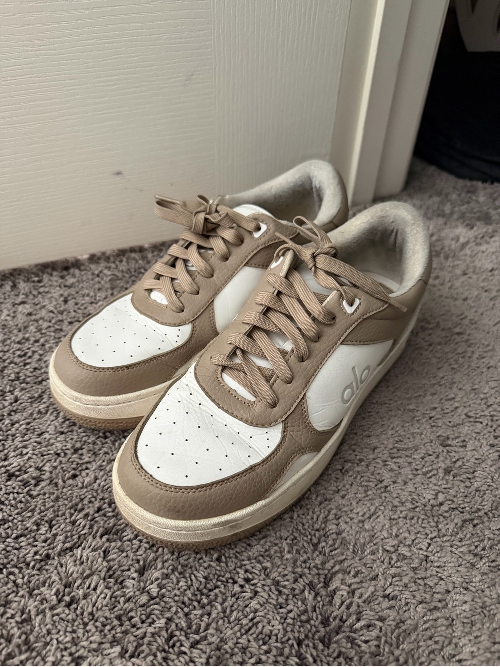 Alo Sneakers